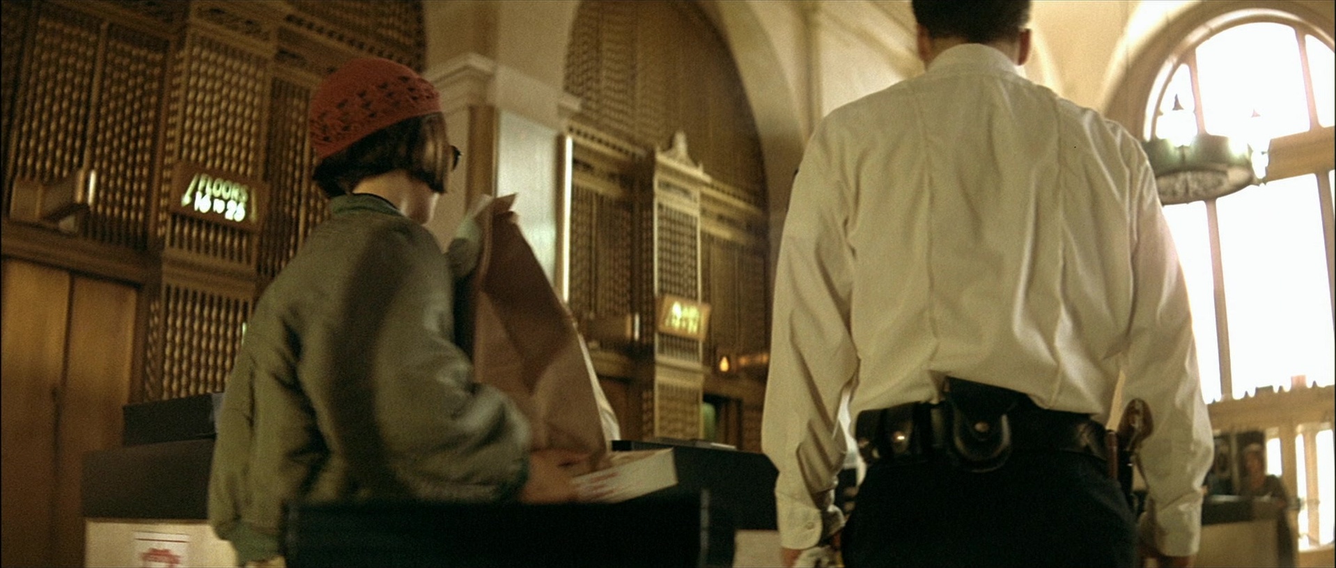 Léon (1994), wide, 2.35:1 — film still