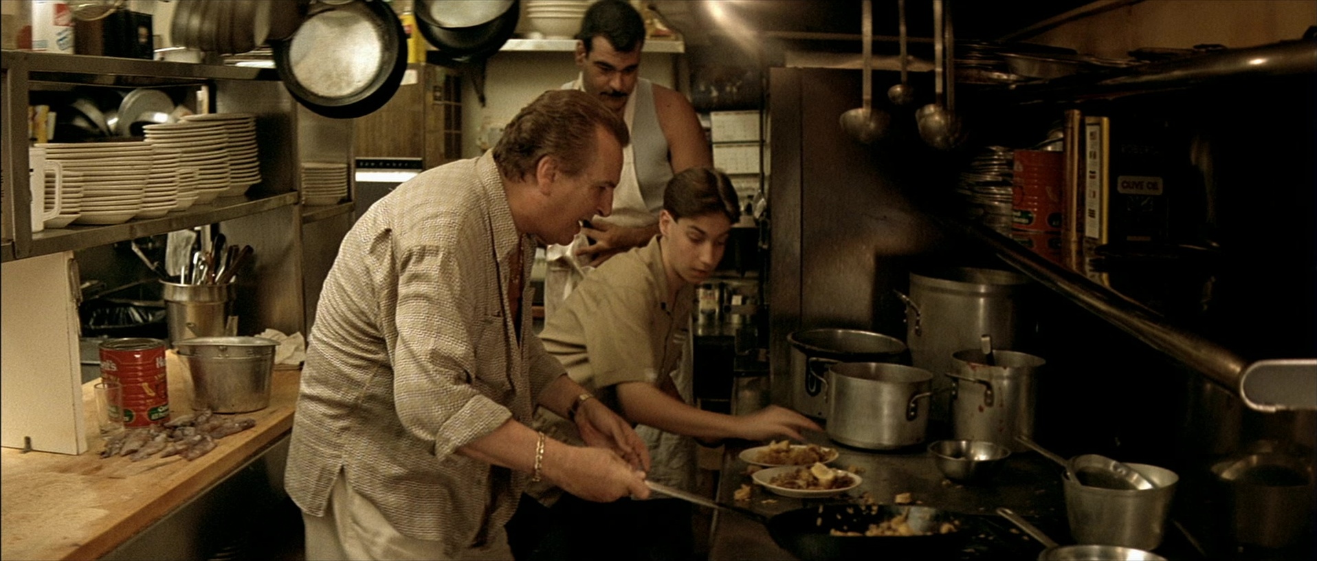 Léon (1994), wide, 2.35:1 — film still