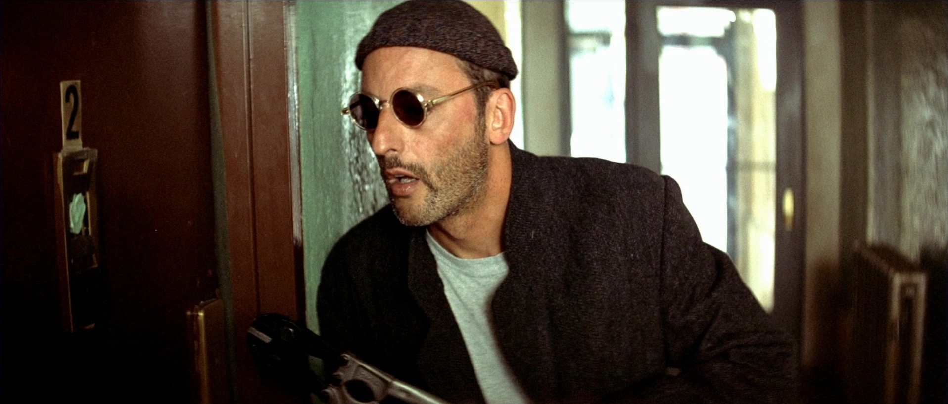 Léon (1994), wide, 2.34:1 — film still