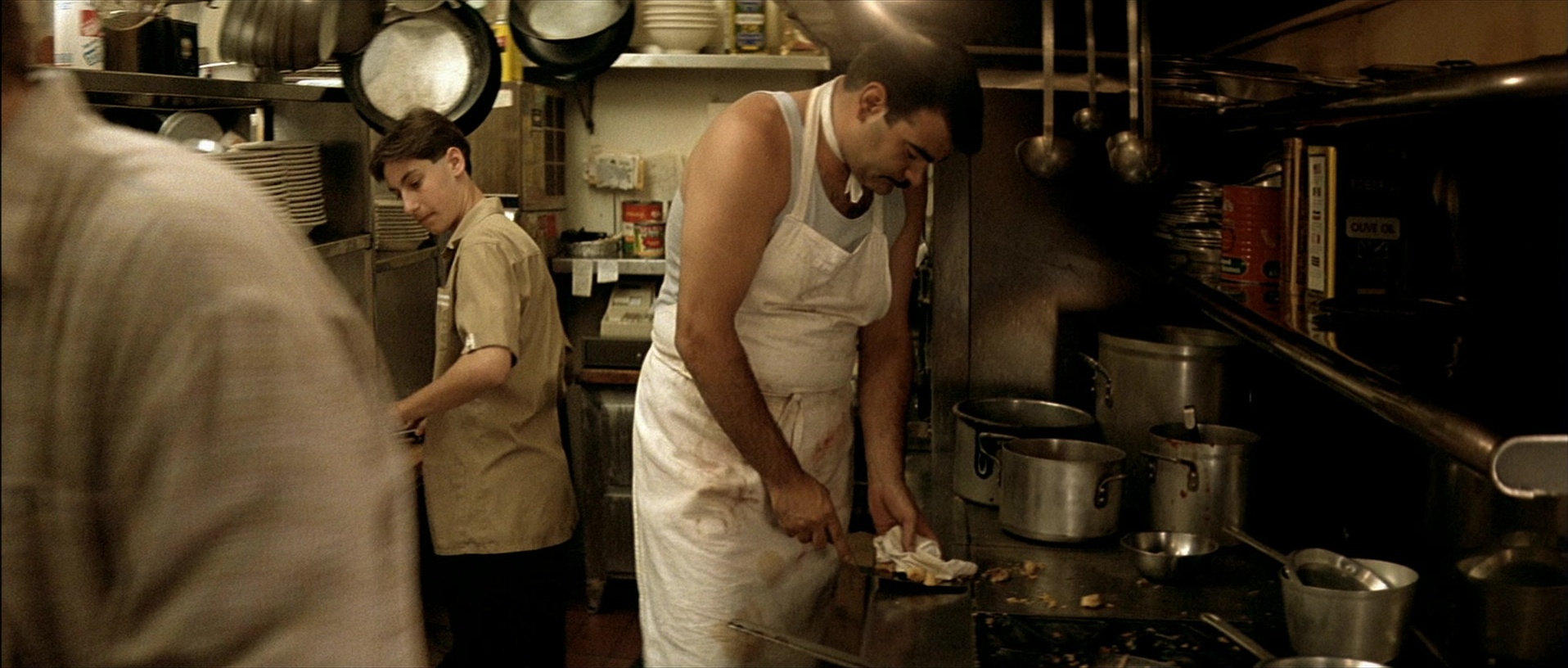 Léon (1994), wide, 2.35:1 — film still