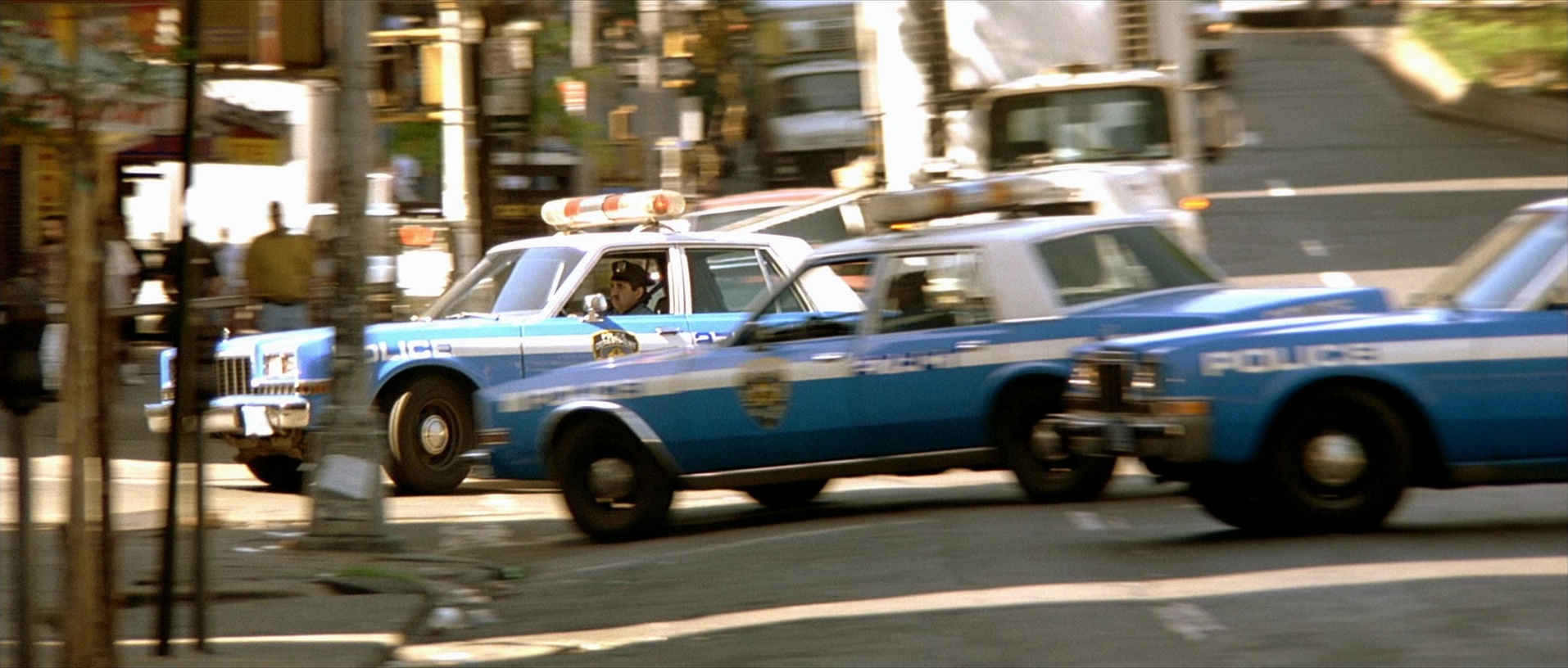 Léon (1994), wide, 2.35:1 — film still
