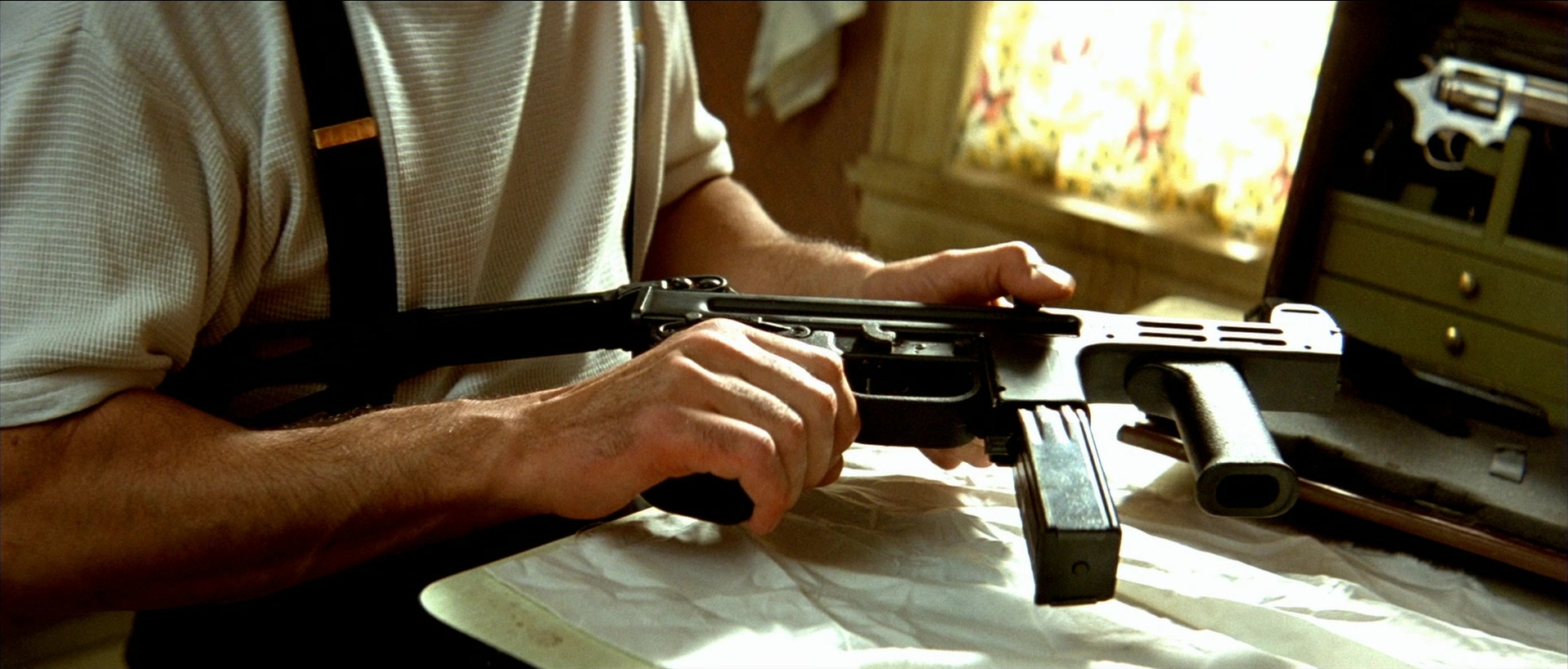 Léon (1994), unknown, 2.34:1 — film still