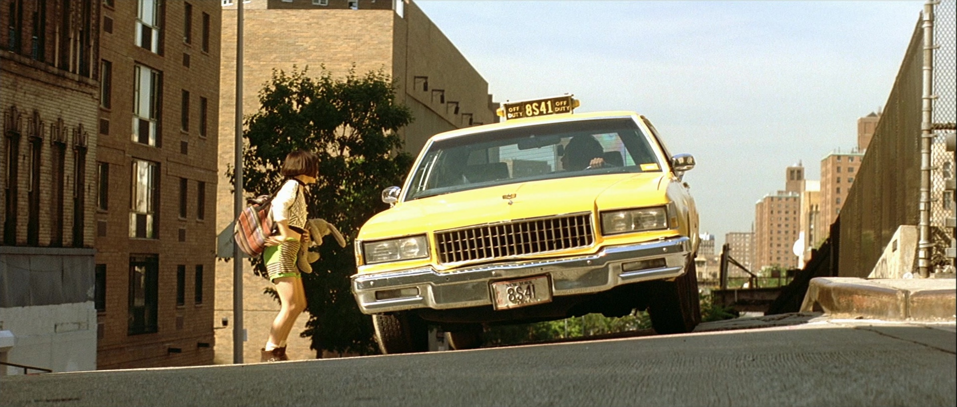 Léon (1994), wide, 2.35:1 — film still