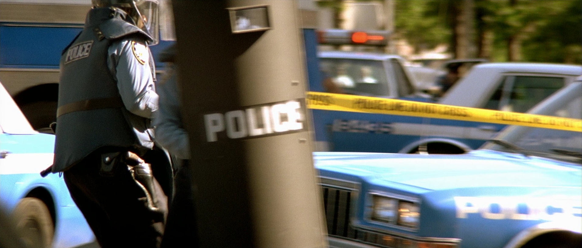 Léon (1994), wide, 2.35:1 — film still