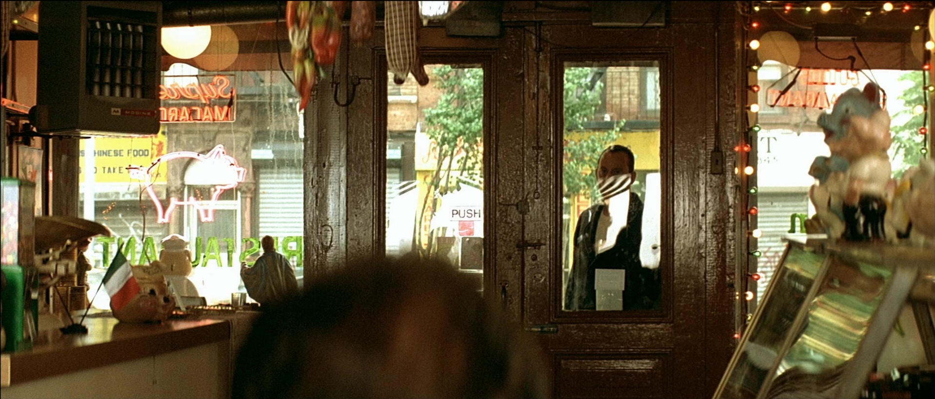 Léon (1994), wide, 2.34:1 — film still