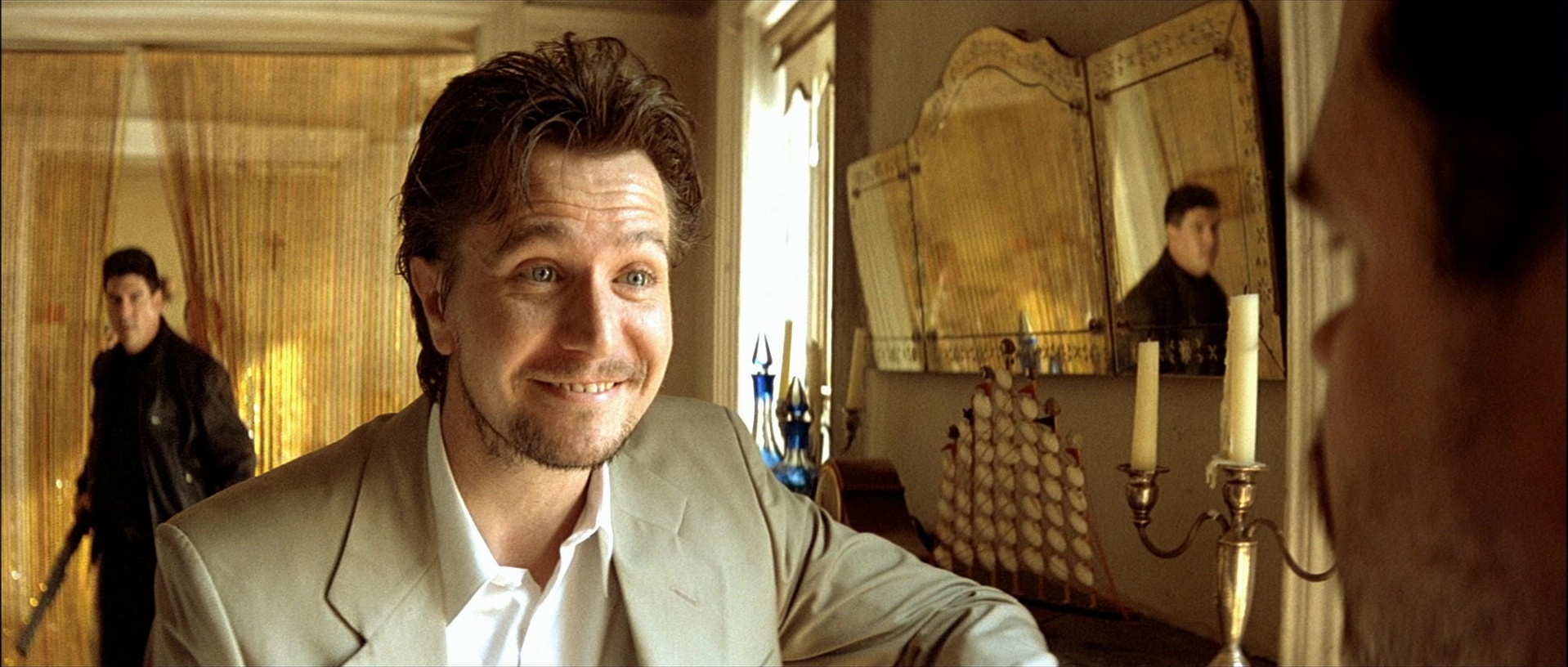 Léon (1994), medium, 2.35:1 — film still