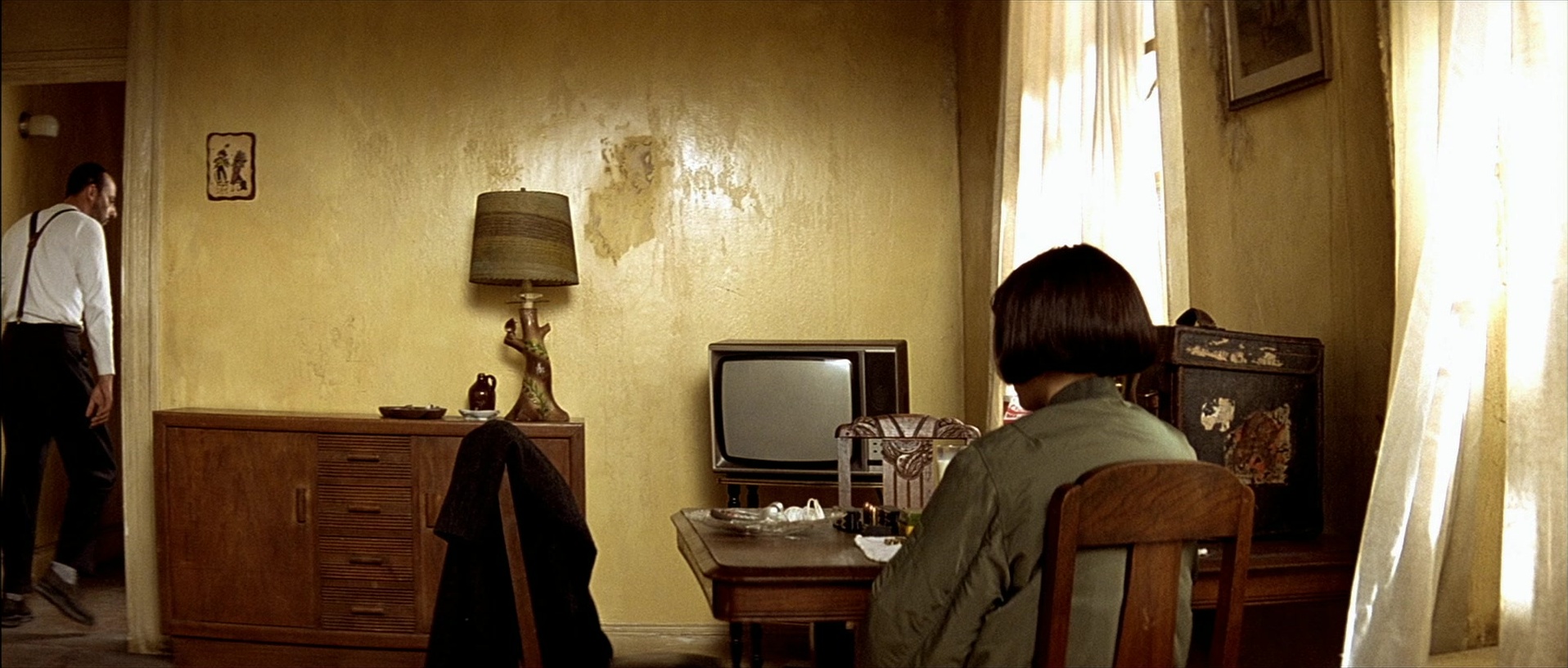 Léon (1994), wide, 2.35:1 — film still