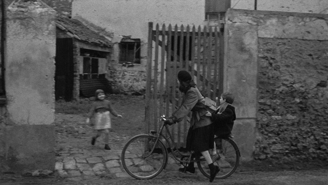 Léon Morin, prêtre — film still
