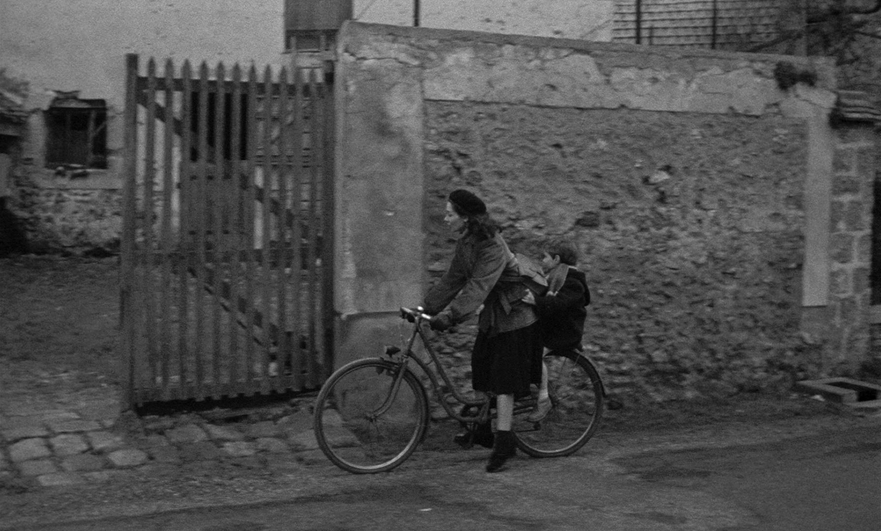 Léon Morin, prêtre (1961), wide, 1.66:1 — film still