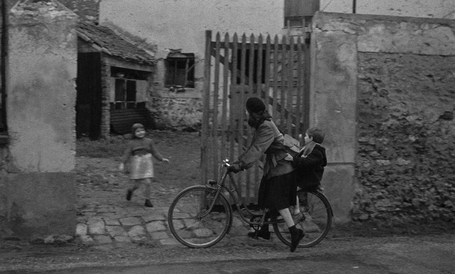 Léon Morin, prêtre (1961), wide, 1.66:1 — film still