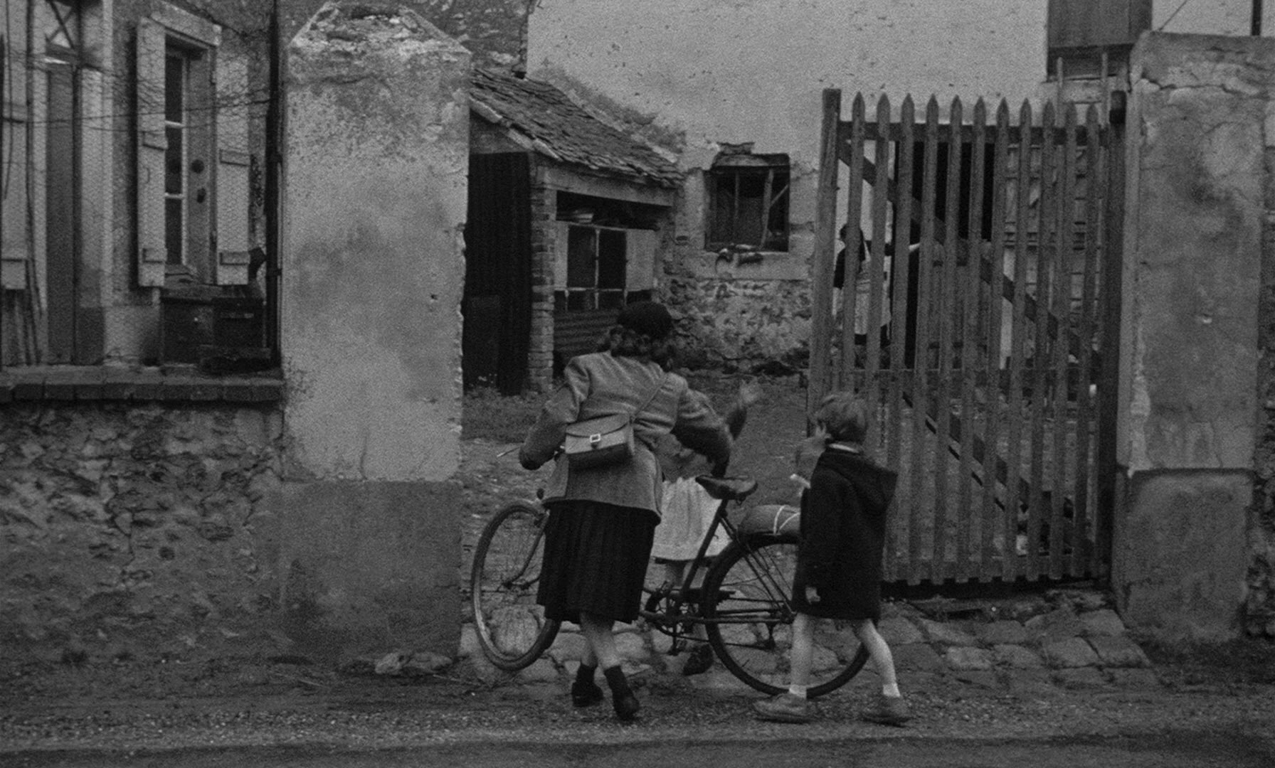 Léon Morin, prêtre (1961), wide, 1.66:1 — film still