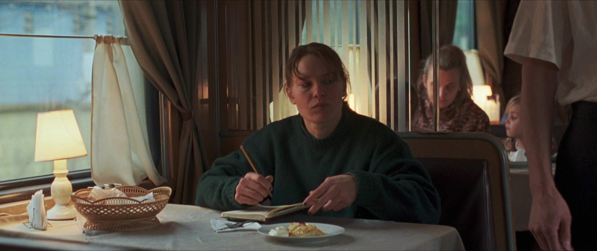 Compartiment n°6 (2021), wide, 2.38:1 — film still