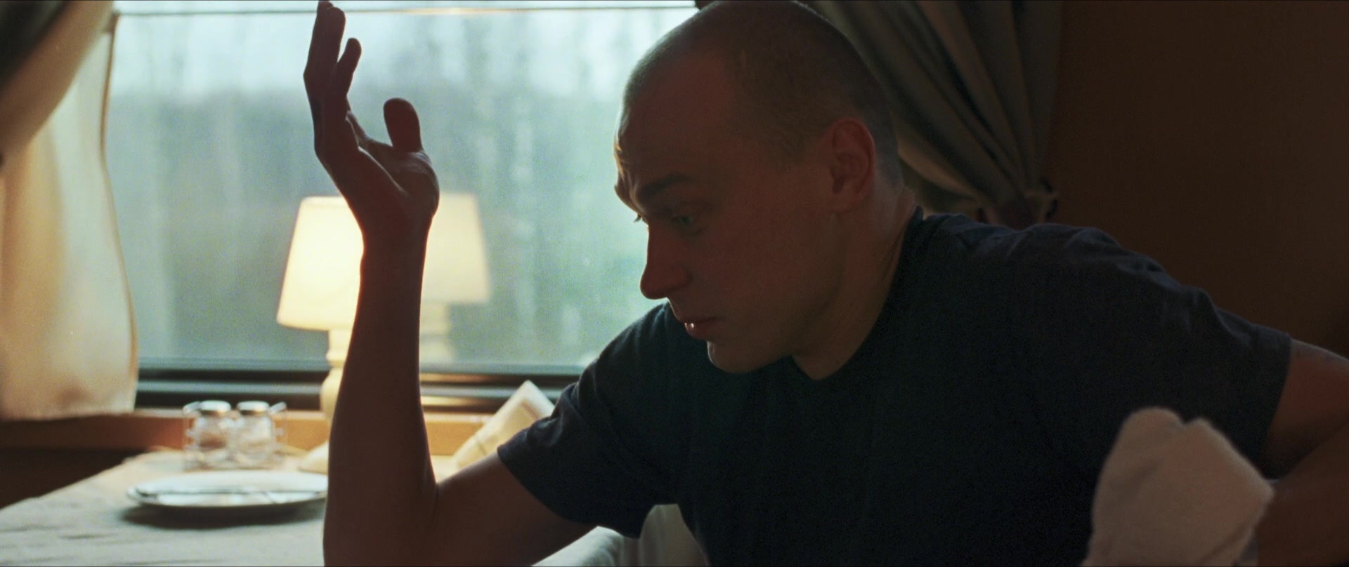 Compartiment n°6 (2021), wide, 2.38:1 — film still