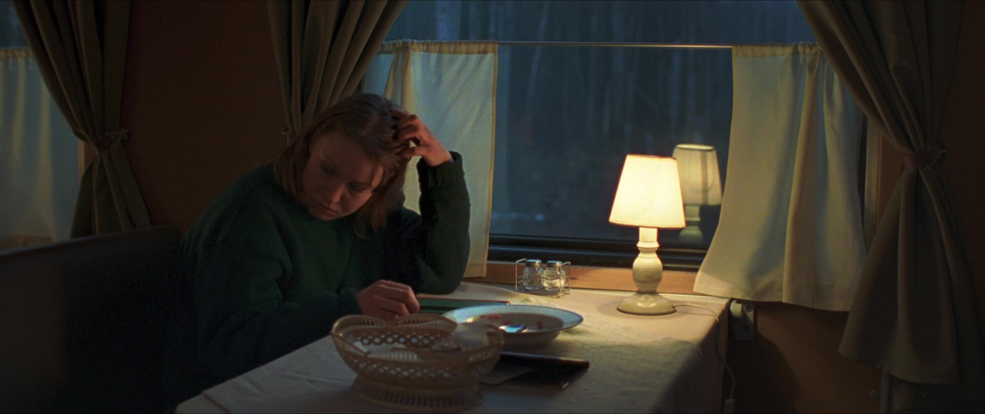 Compartiment n°6 (2021), wide, 2.38:1 — film still