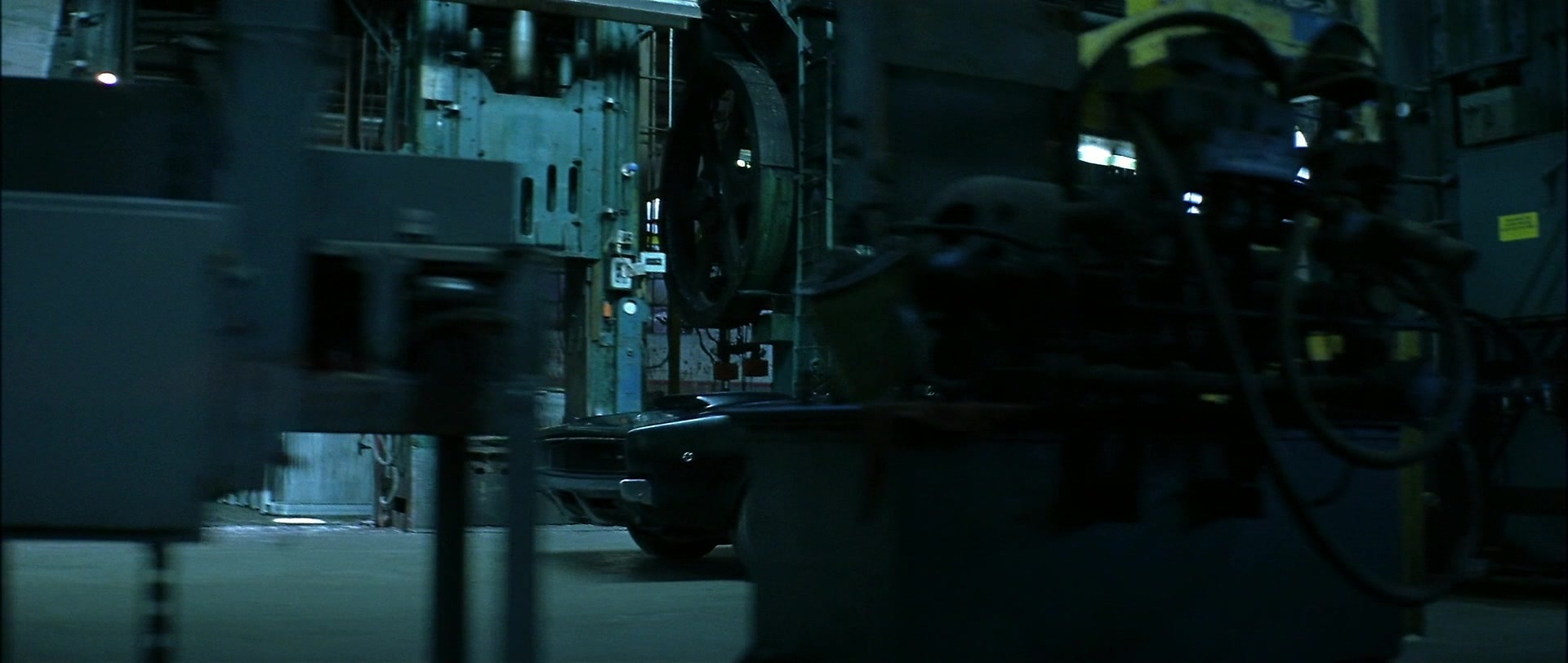 Blade (1998), wide, 2.36:1 — film still