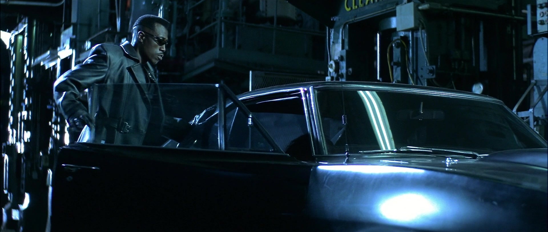 Blade (1998), wide, 2.36:1 — film still