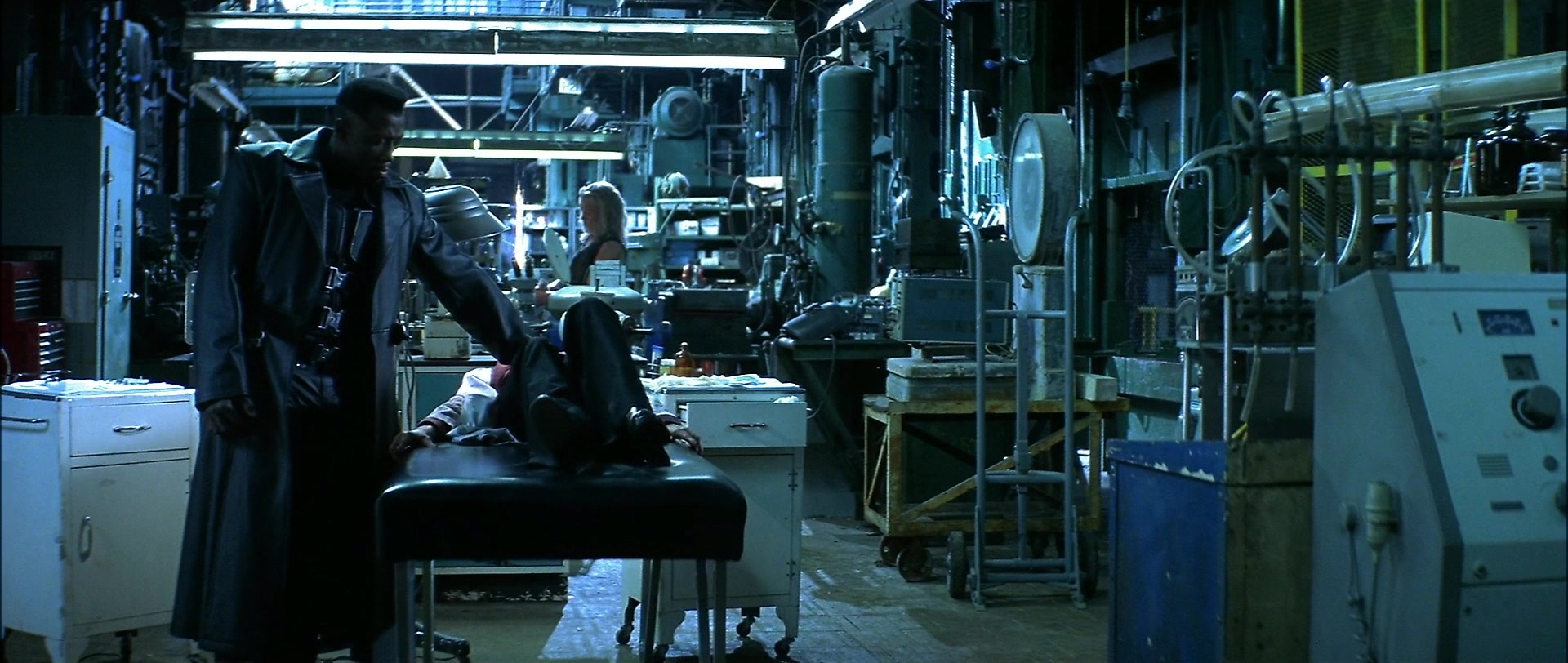 Blade (1998), wide, 2.36:1 — film still