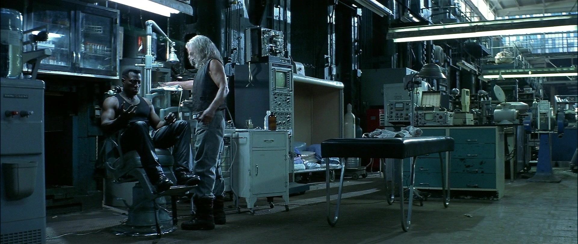Blade (1998), wide, 2.36:1 — film still