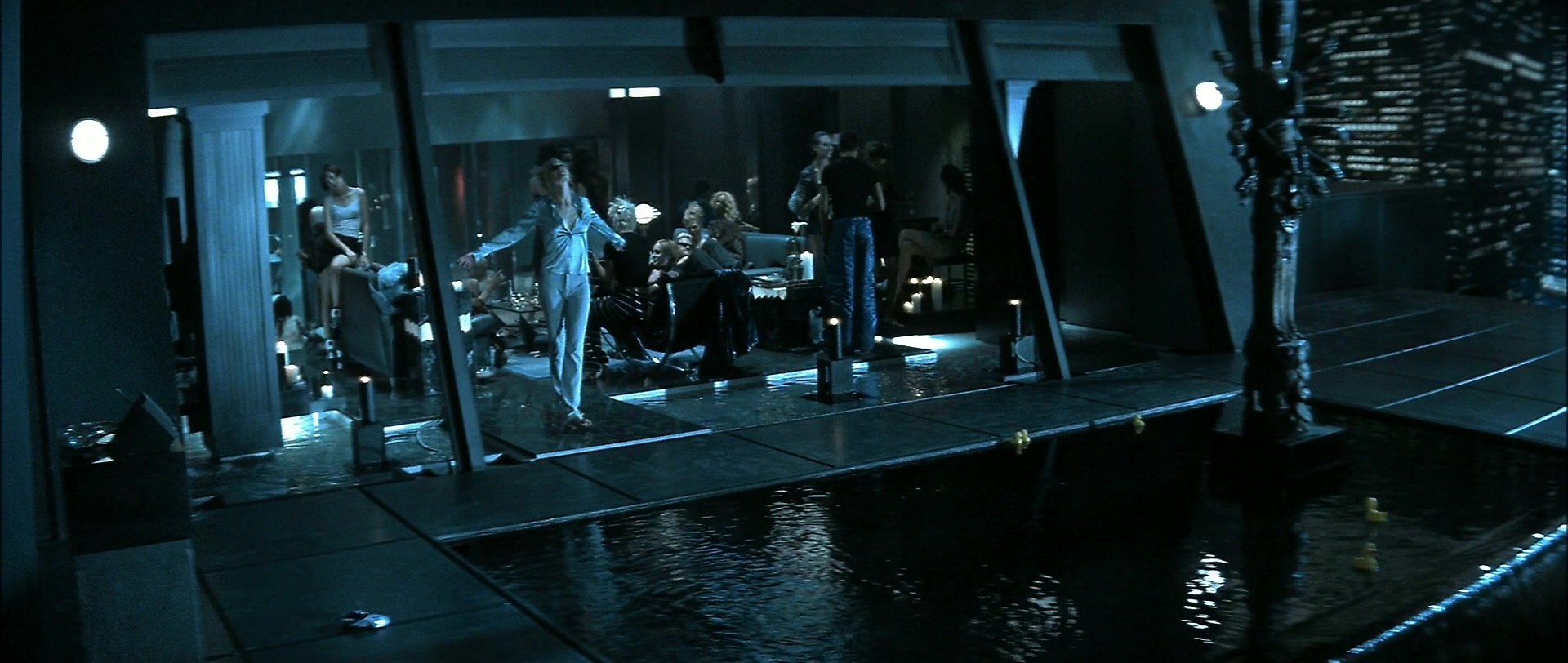 Blade (1998), wide, 2.36:1 — film still
