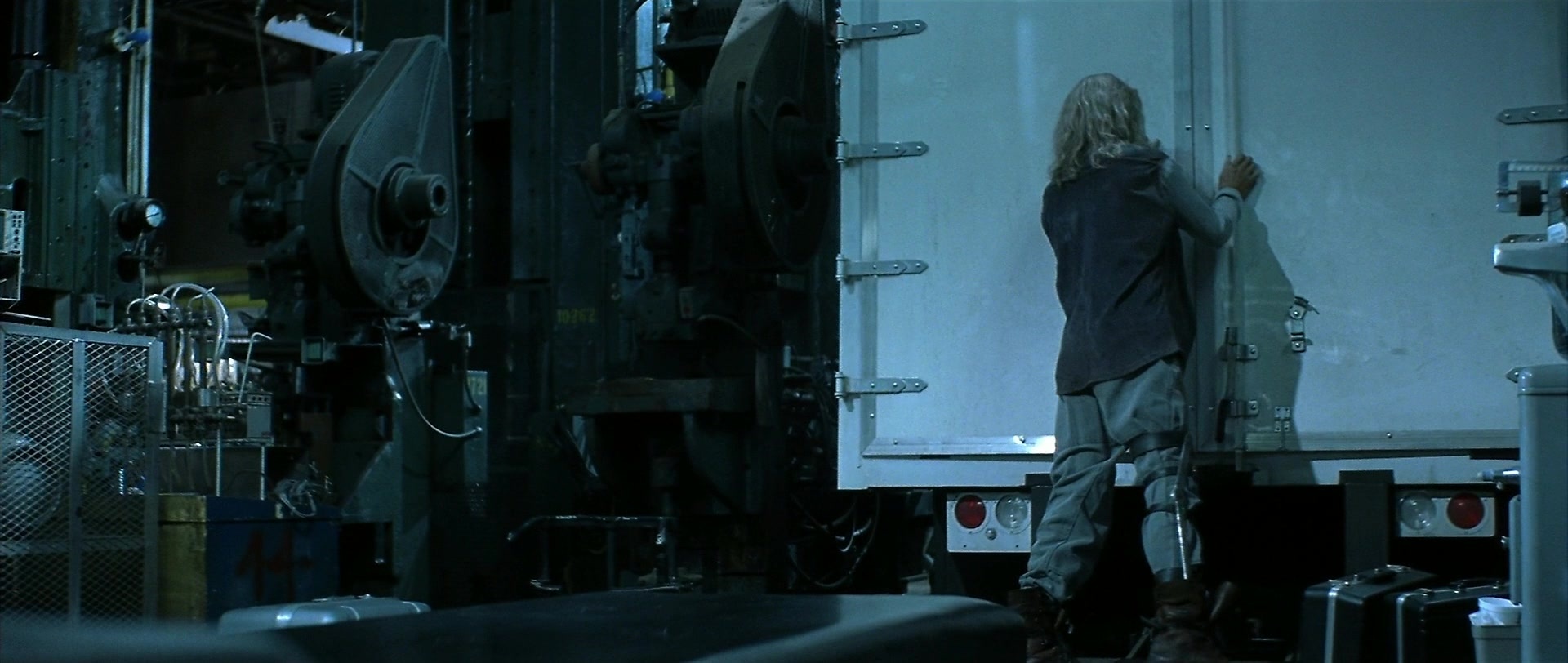 Blade (1998), wide, 2.36:1 — film still