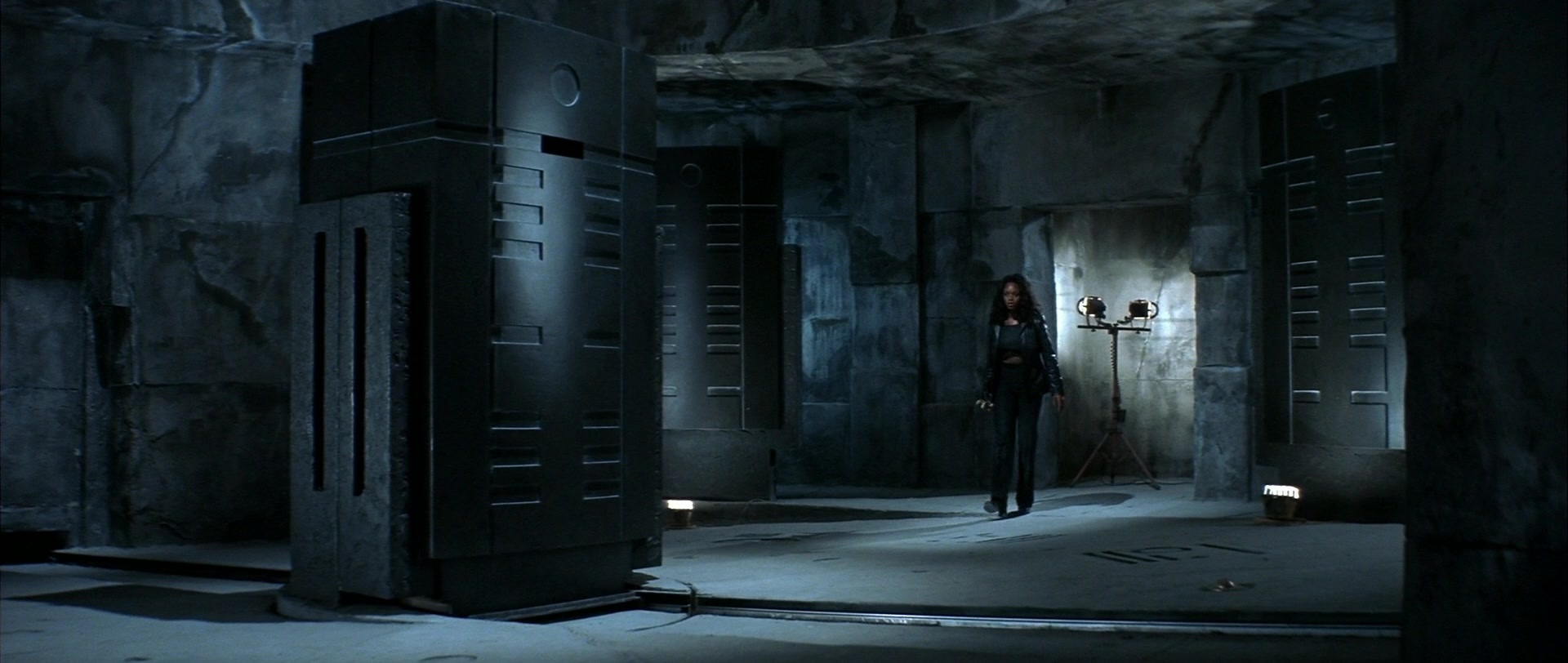 Blade (1998), wide, 2.36:1 — film still