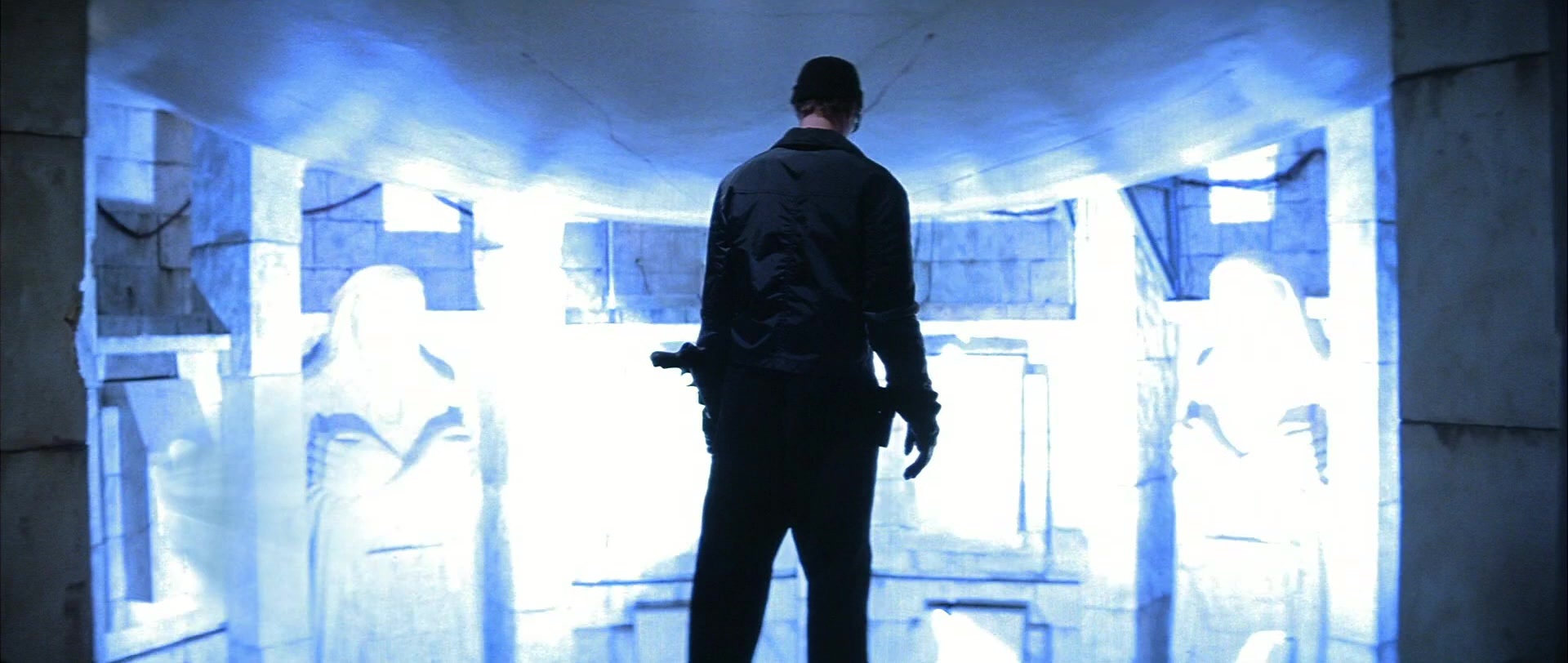Blade (1998), close, 2.36:1 — film still