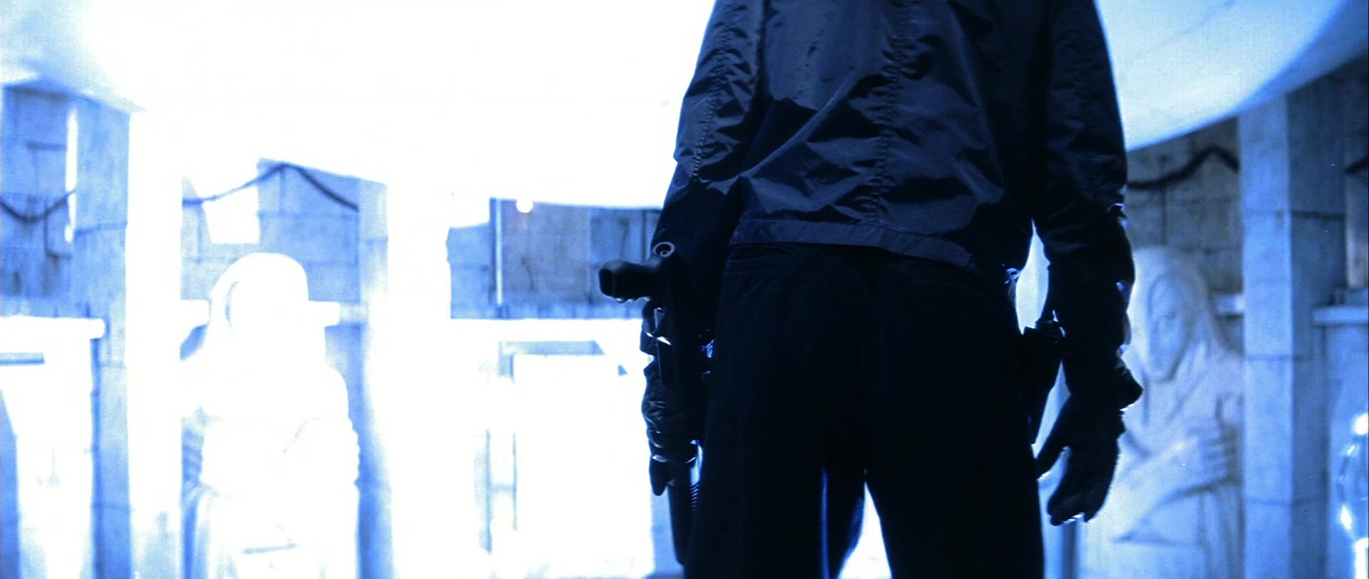 Blade (1998), wide, 2.36:1 — film still