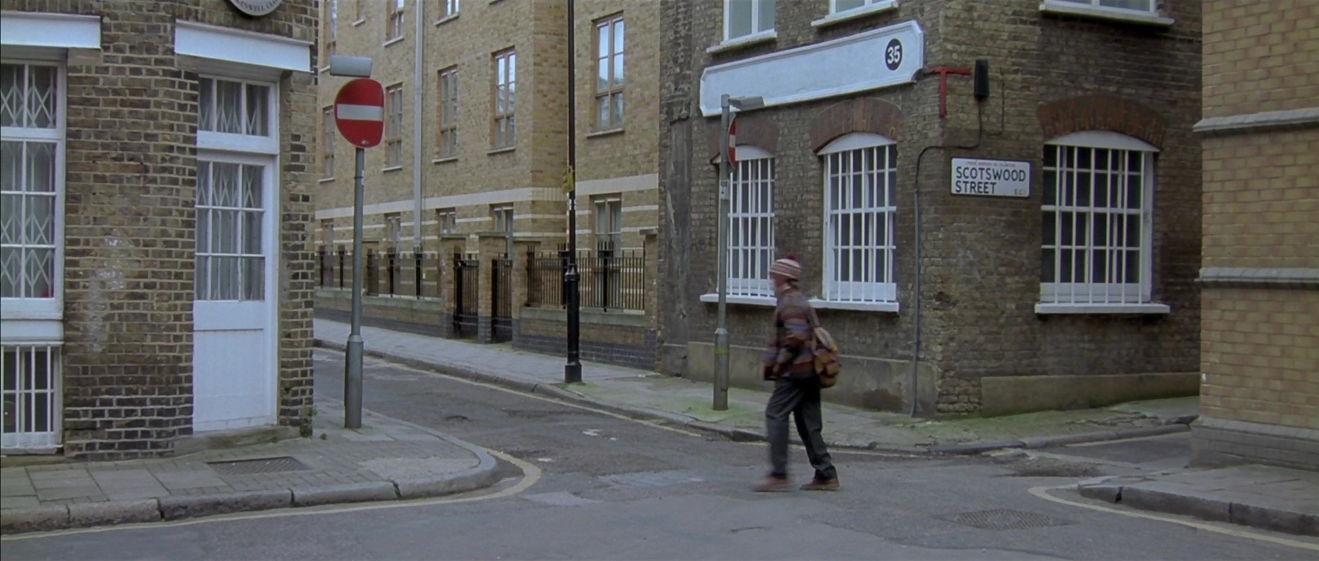 About a Boy (2002), wide, 2.35:1 — film still