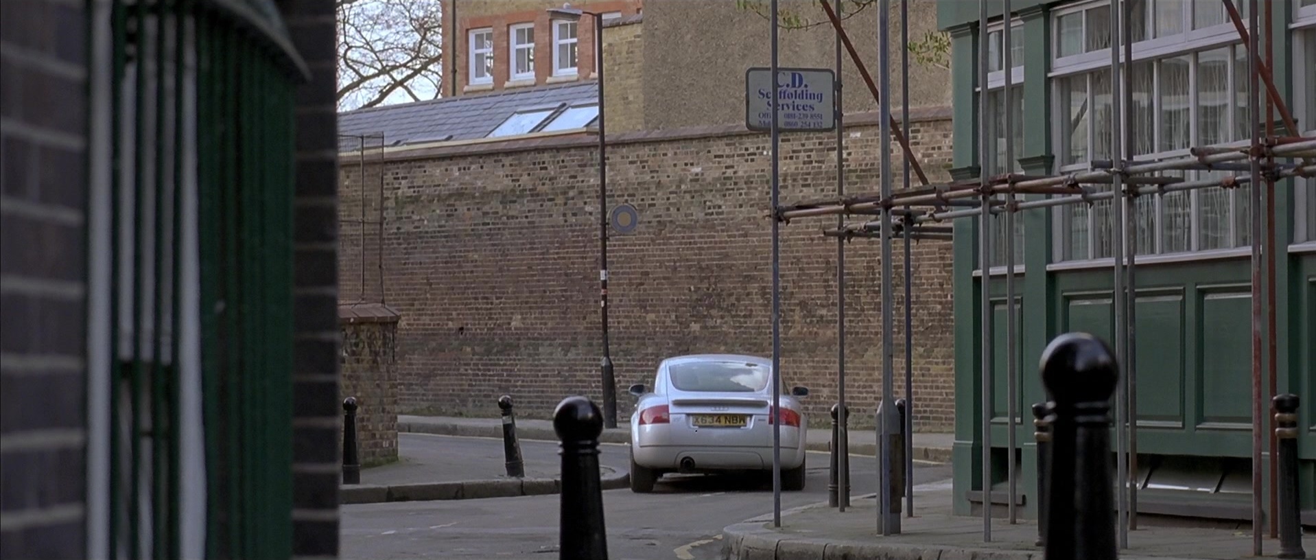 About a Boy (2002), wide, 2.35:1 — film still