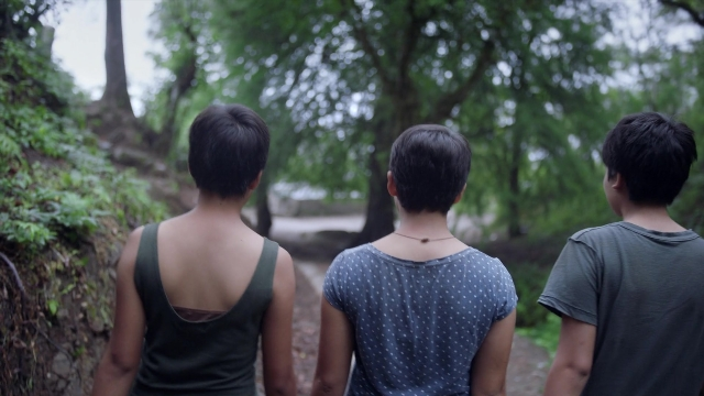Wide shot frame from Noche de Fuego — standing, dress, shirt