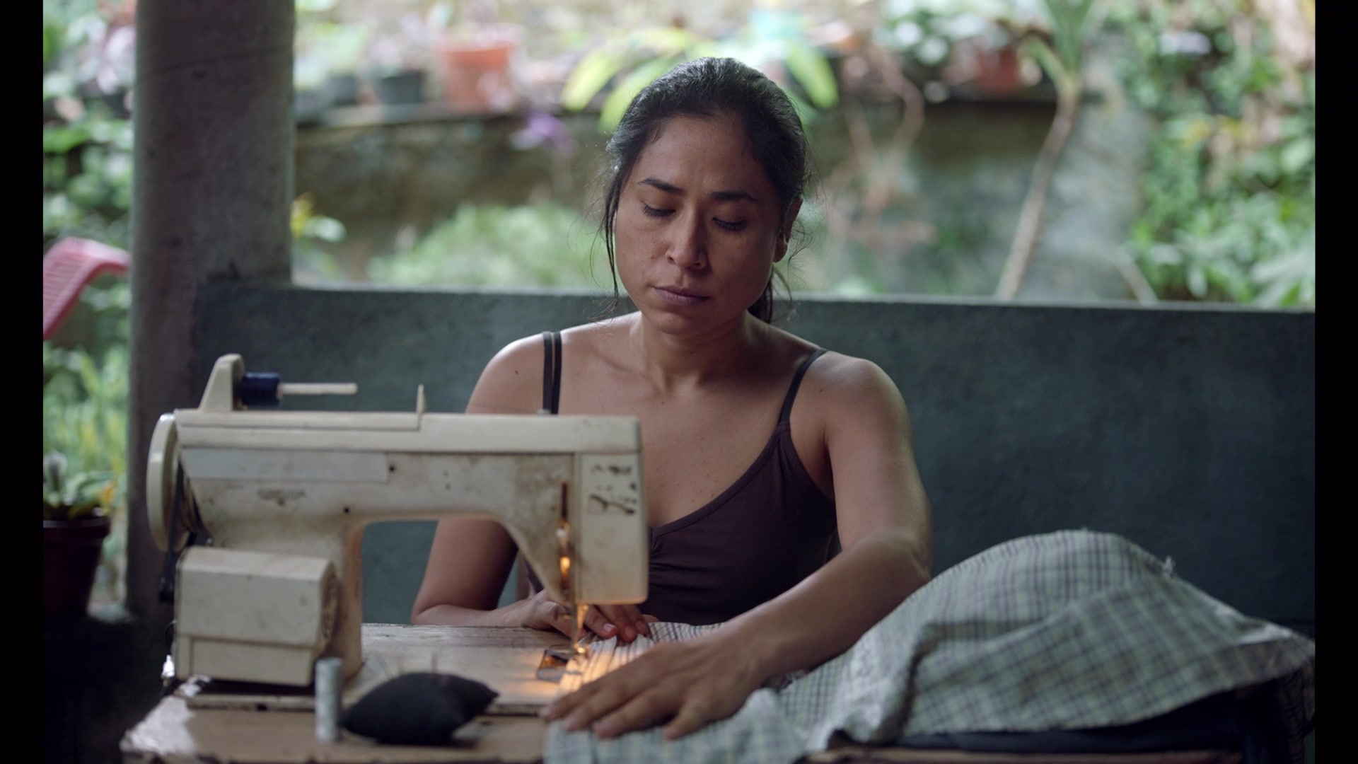 Noche de Fuego (2021), wide, 1.78:1 — film still