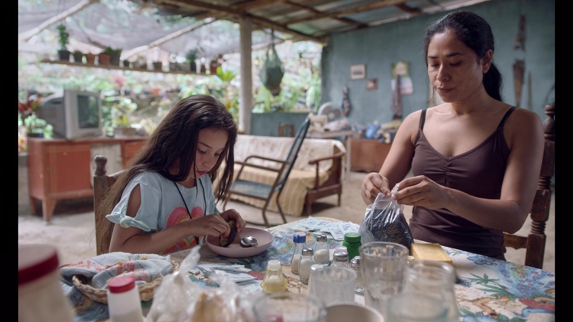 Noche de Fuego (2021), wide, 1.78:1 — film still
