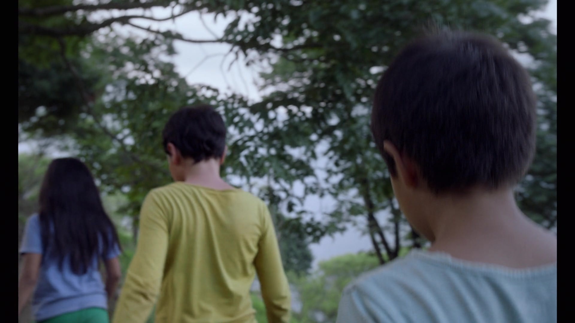 Noche de Fuego (2021), wide, 1.78:1 — film still