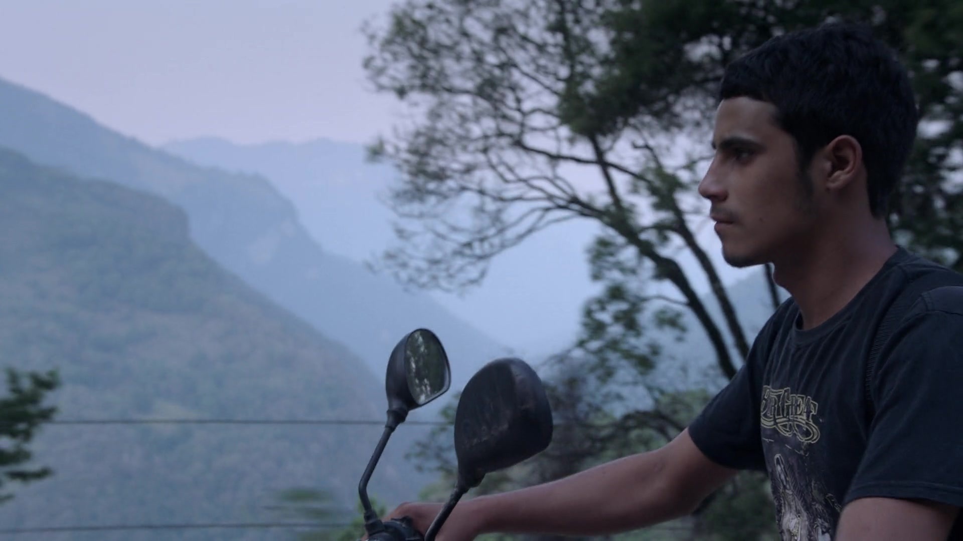 Noche de Fuego (2021), wide, 1.78:1 — film still