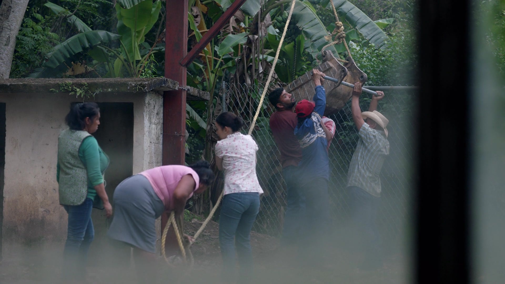 Noche de Fuego (2021), wide, 1.78:1 — film still