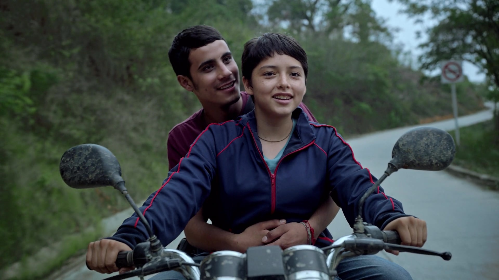 Noche de Fuego (2021), wide, 1.78:1 — film still