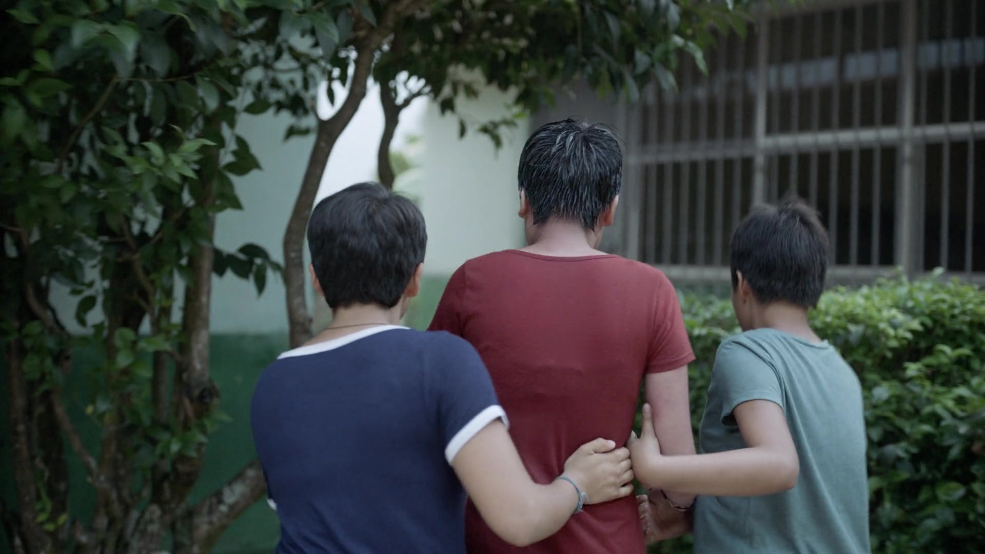 Noche de Fuego (2021), wide, 1.78:1 — film still