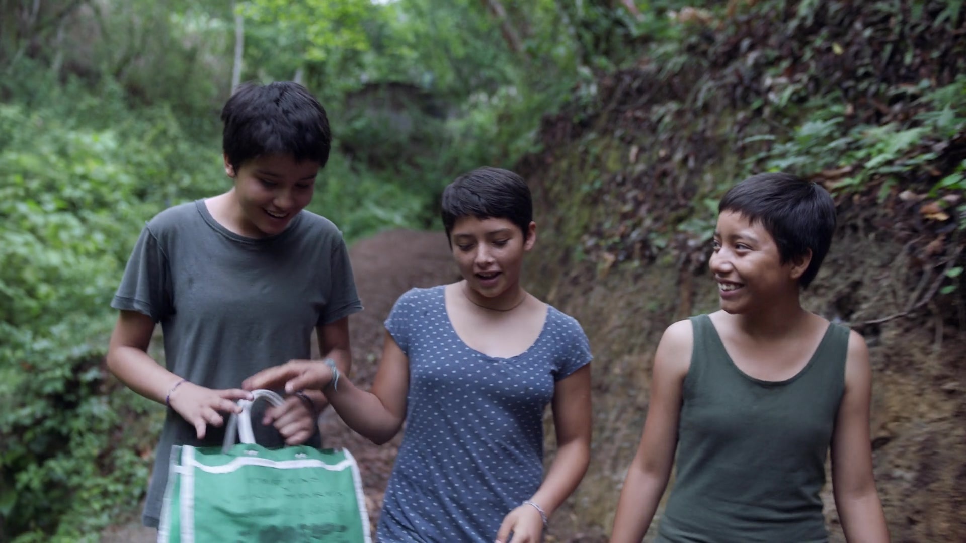Noche de Fuego (2021), wide, 1.78:1 — film still
