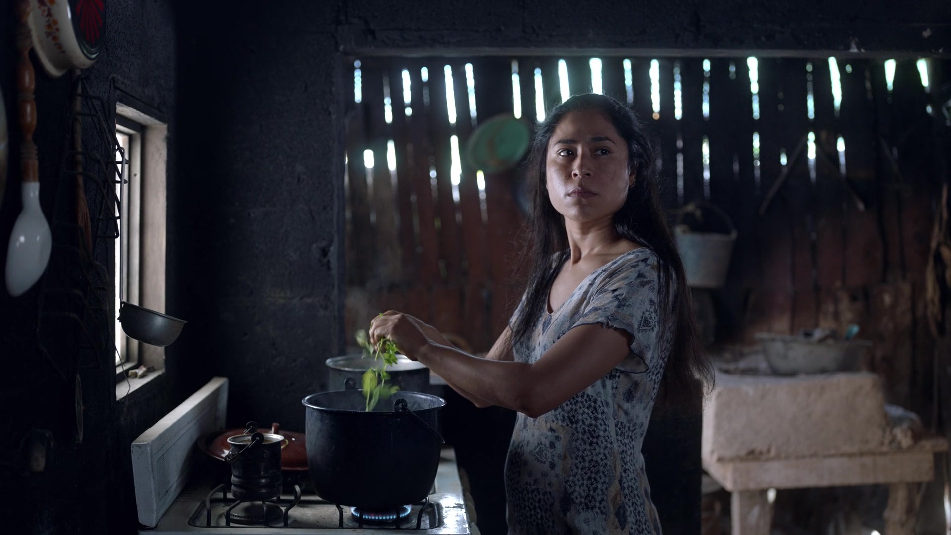 Noche de Fuego (2021), wide, 1.78:1 — film still