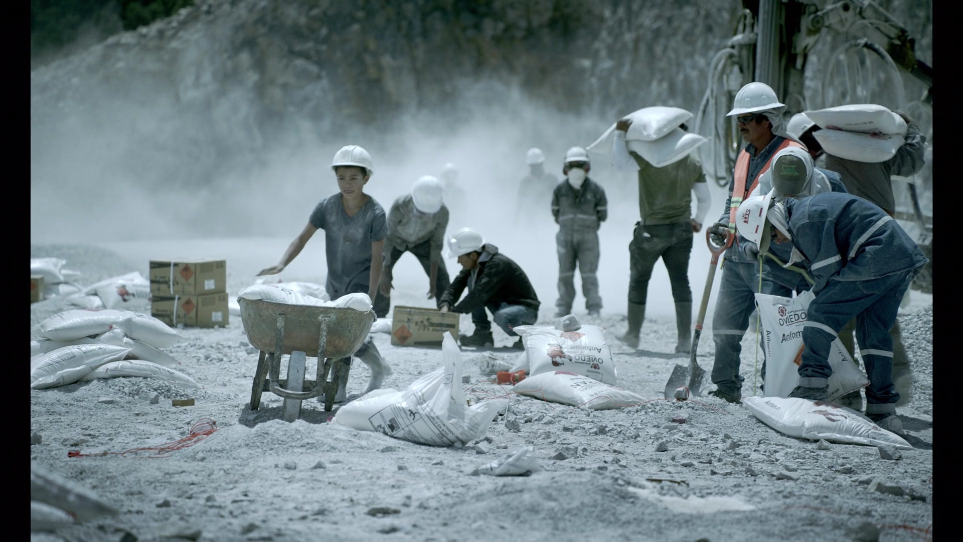 Noche de Fuego (2021), wide, 1.78:1 — film still