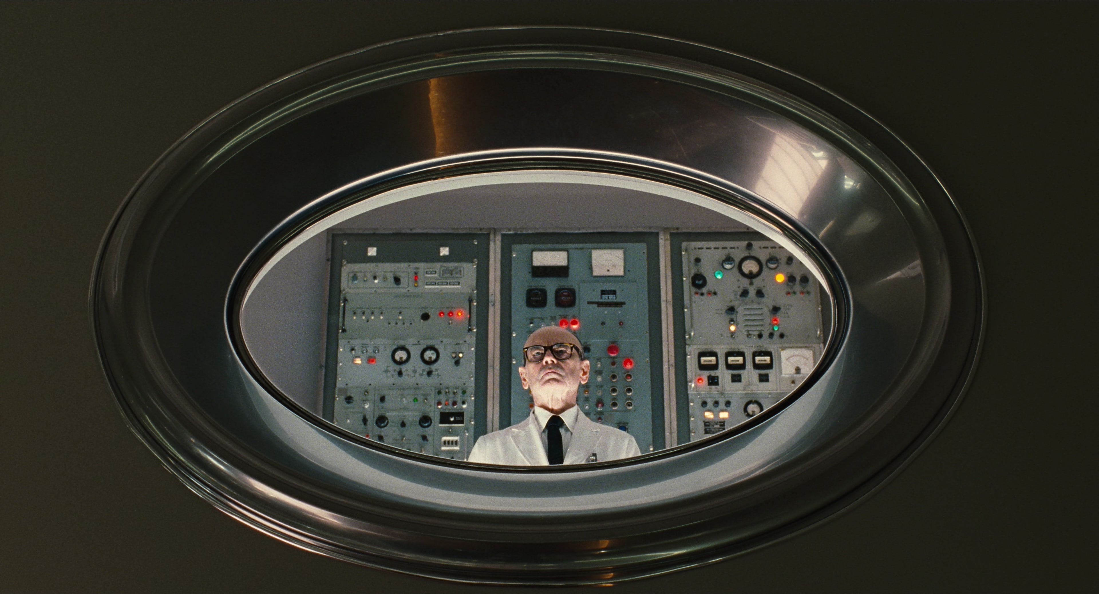 Men in Black 3 (2012), close, 1.85:1 — film still
