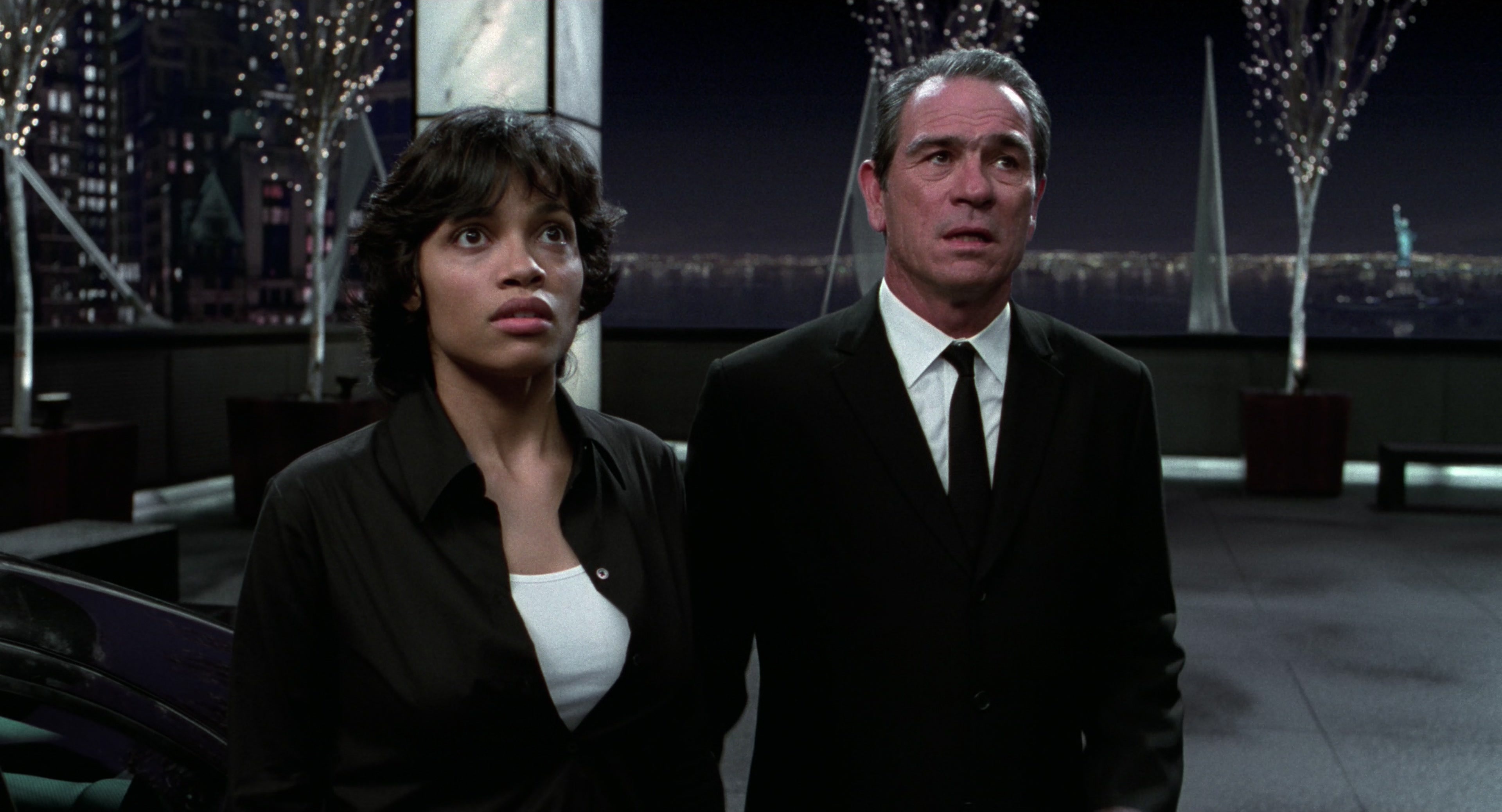 Men in Black II (2002), wide, 1.85:1 — film still