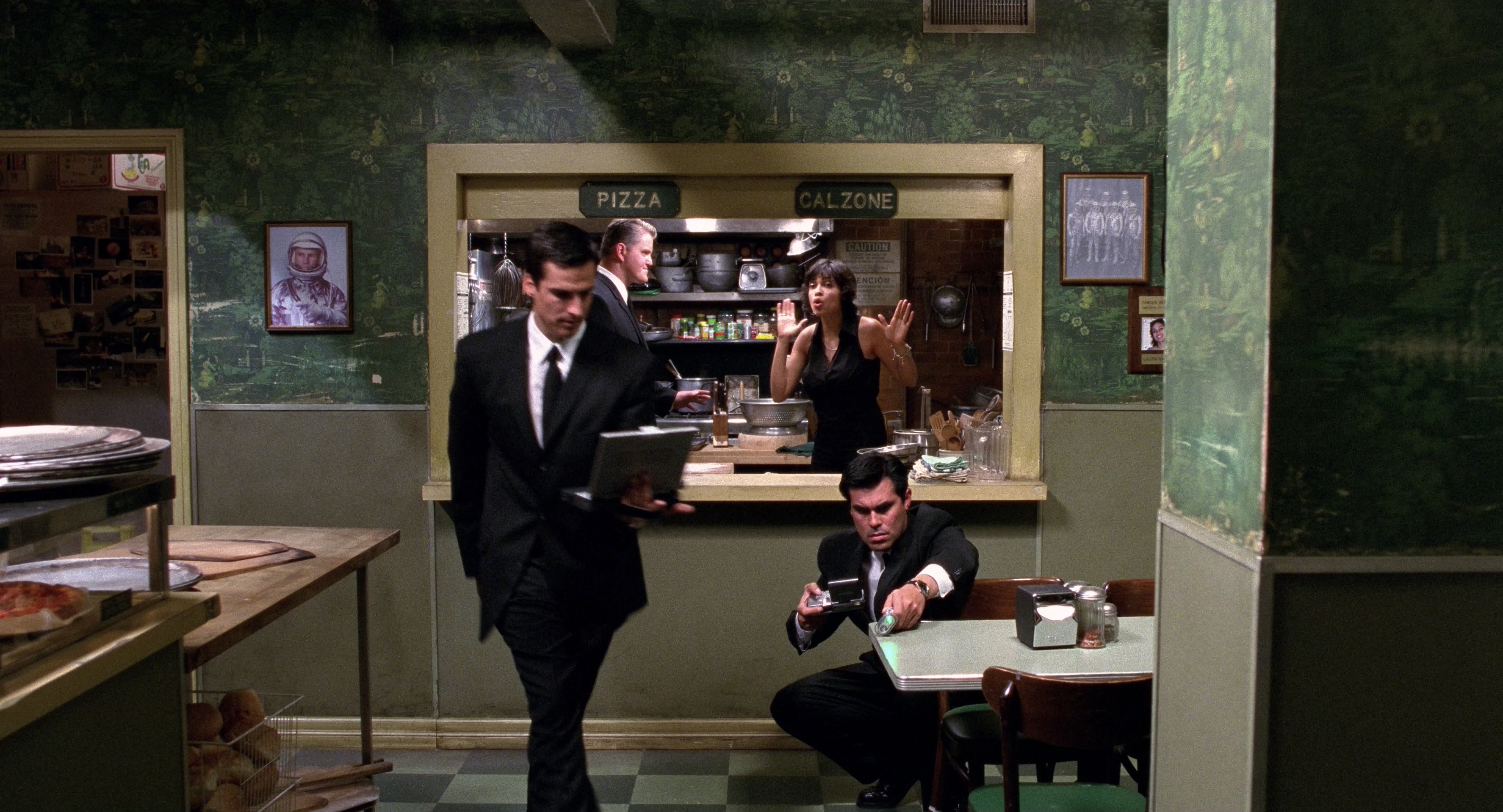 Men in Black II (2002), wide, 1.85:1 — film still
