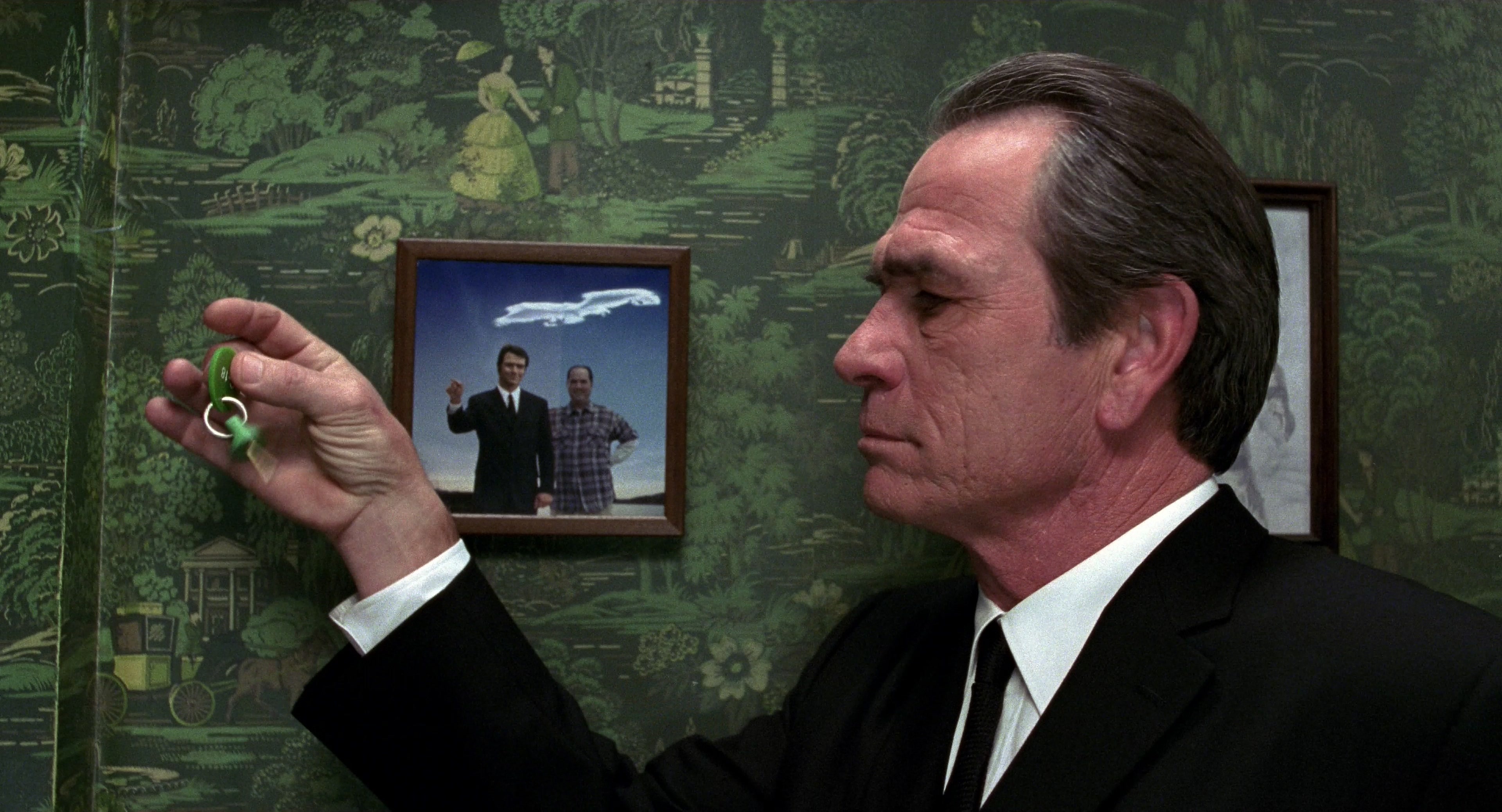 Men in Black II (2002), wide, 1.85:1 — film still