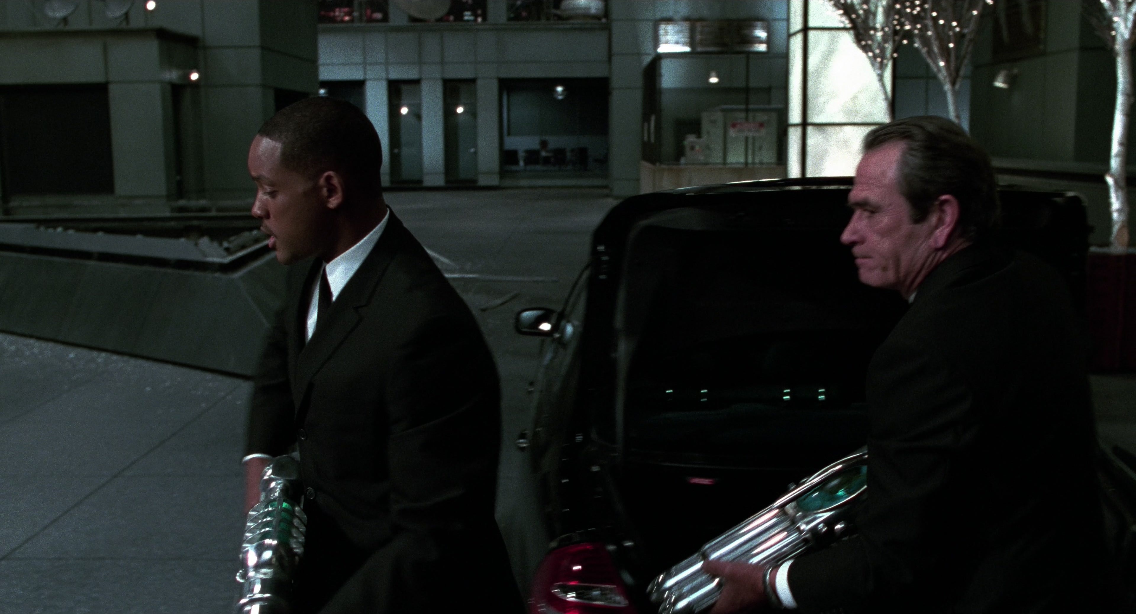Men in Black II (2002), unknown, 1.85:1 — film still