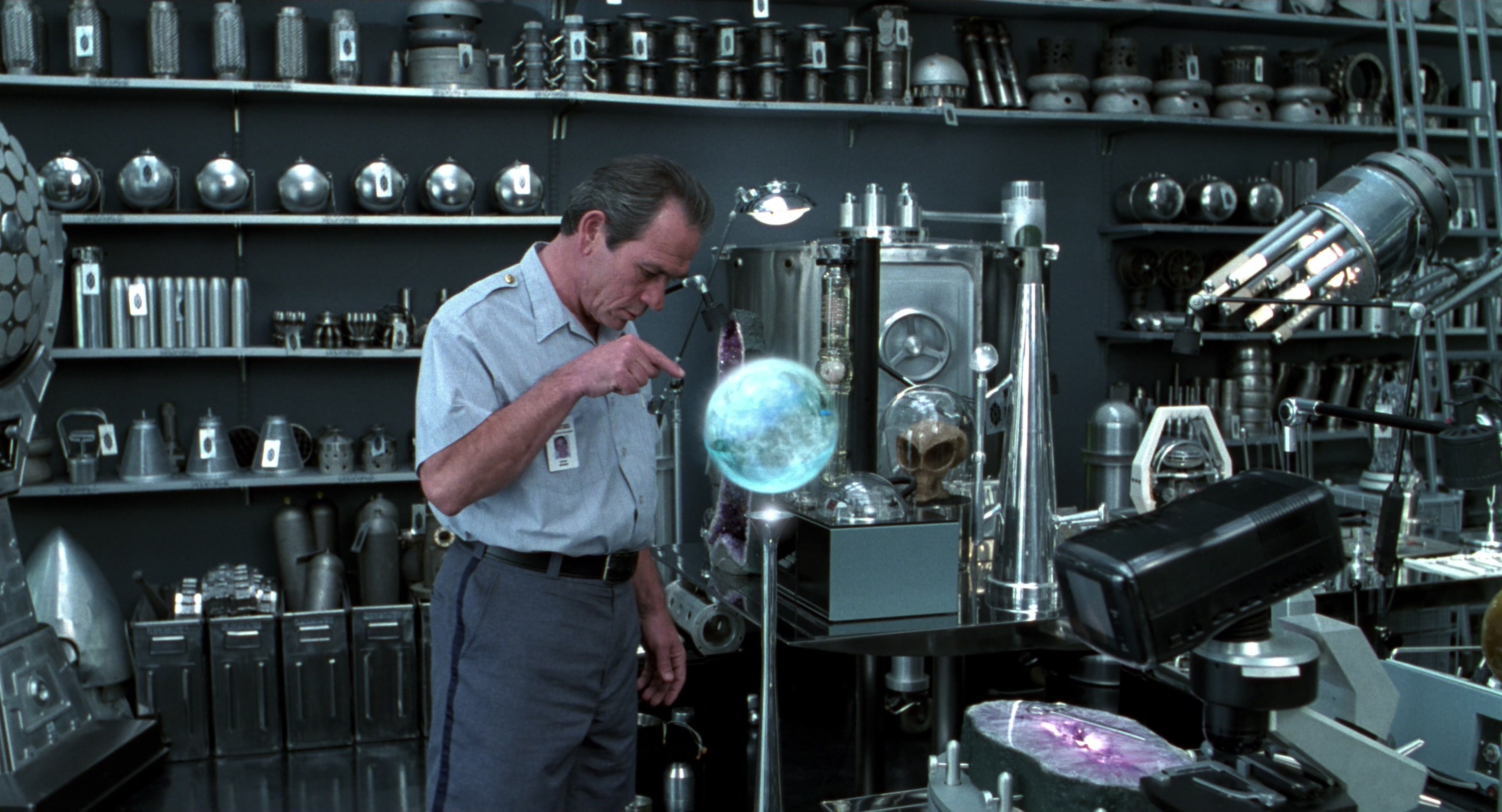 Men in Black II (2002), wide, 1.85:1 — film still
