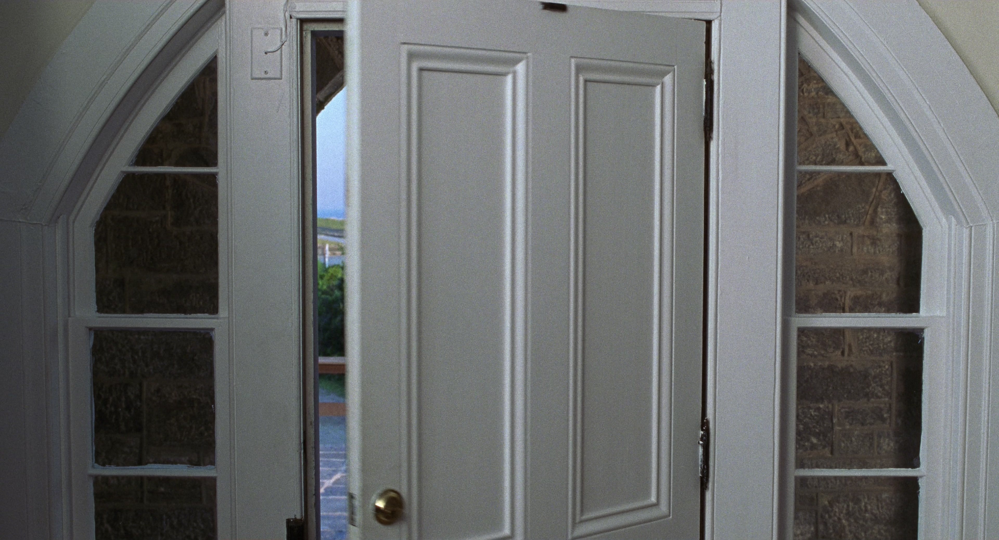 Men in Black II (2002), wide, 1.85:1 — film still