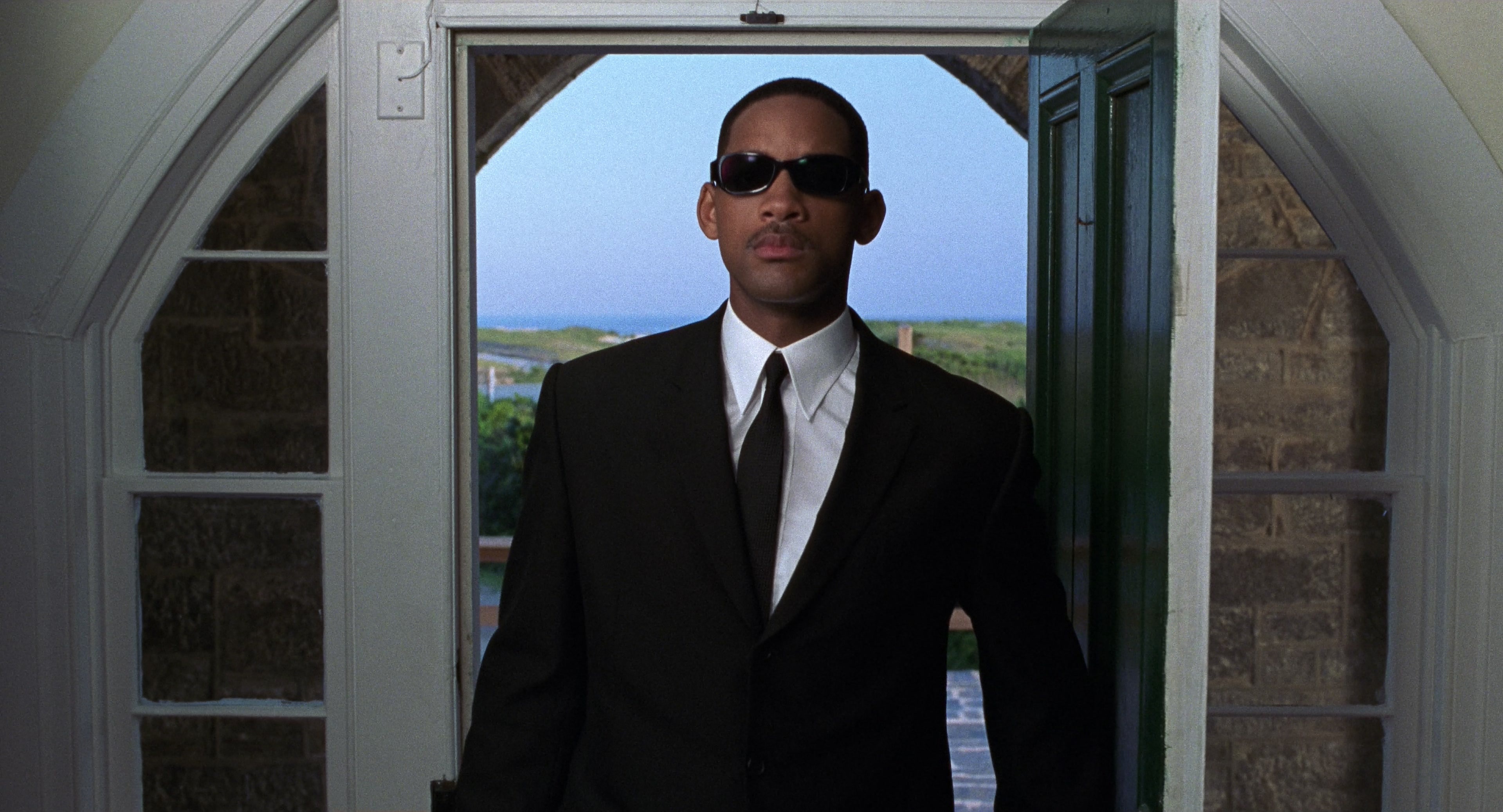 Men in Black II (2002), wide, 1.85:1 — film still