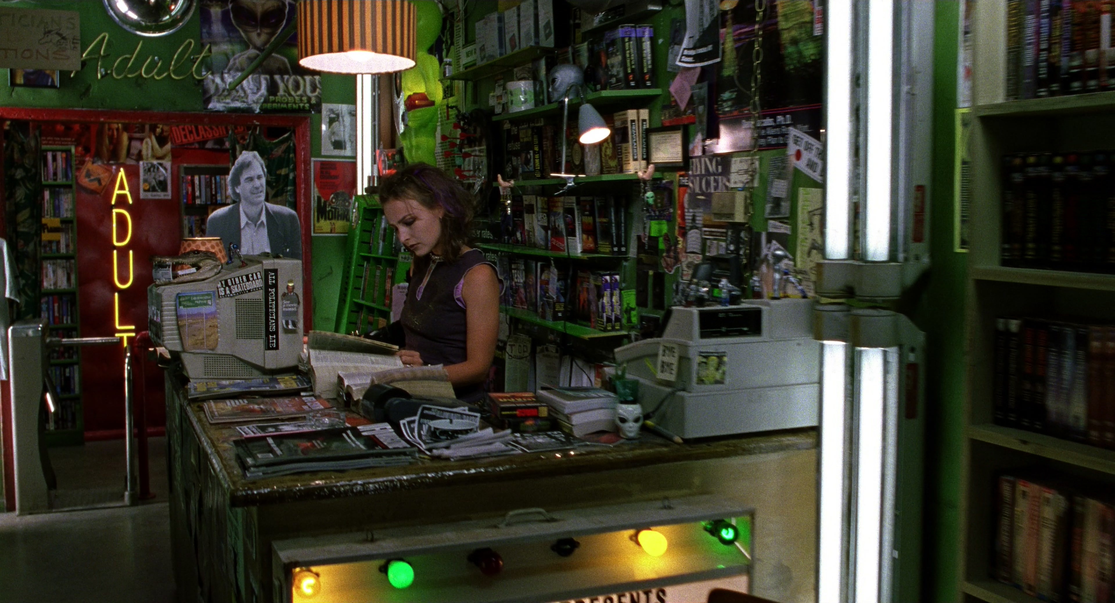Men in Black II (2002), wide, 1.85:1 — film still