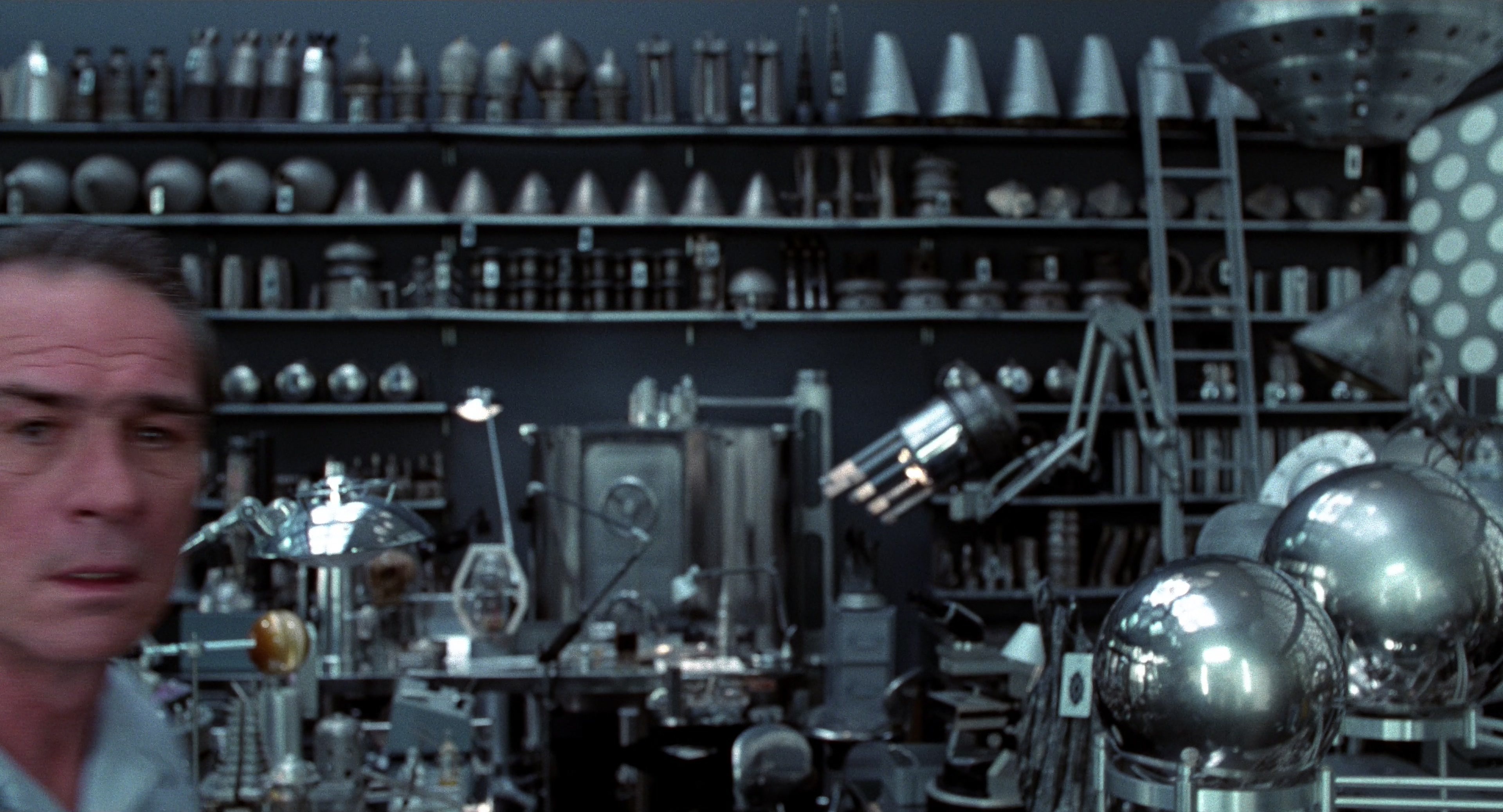 Men in Black II (2002), wide, 1.85:1 — film still